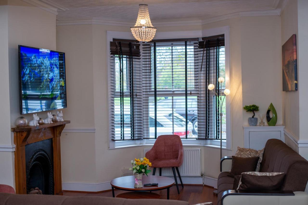 Royale Green View House- Free Parking, Wifi, Perfect For Contractors And Holiday Northampton Exterior photo